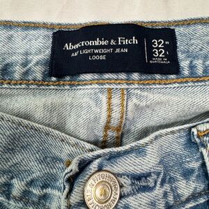 Abercrombie & Fitch Lightweight Loose Jeans Men's 32x32 Light Wash  Relaxed Fit